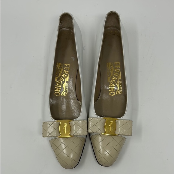 Salvatore Ferragamo Cream and White Flats Gold Hardware Vara Bow Size 6.5 0050 - Picture 1 of 8